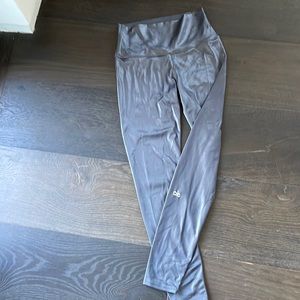 ALO 7/8 shiny leggings